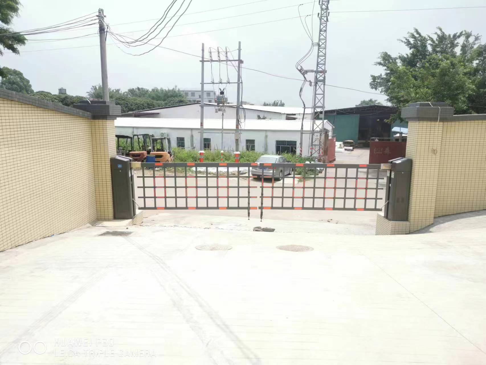 Large and heavy advertising lanes, gates, railings, community units, factory entrances, school entrances, and air drop gates