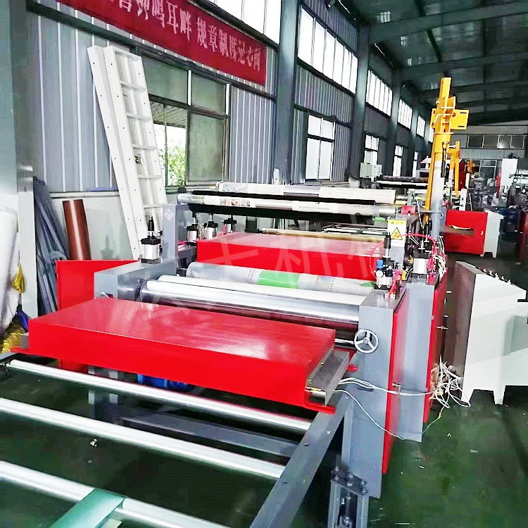 Flat pasting machine Baoli paper PU film white paper wood grain paper calcium silicate board pasting machine cold and hot adhesive film pasting machine