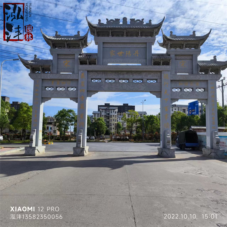 The appearance and color of the ancient cement gatehouse remain unchanged. The memorial archway on the seventh floor with four columns is grand and beautiful. Hongfeng Garden