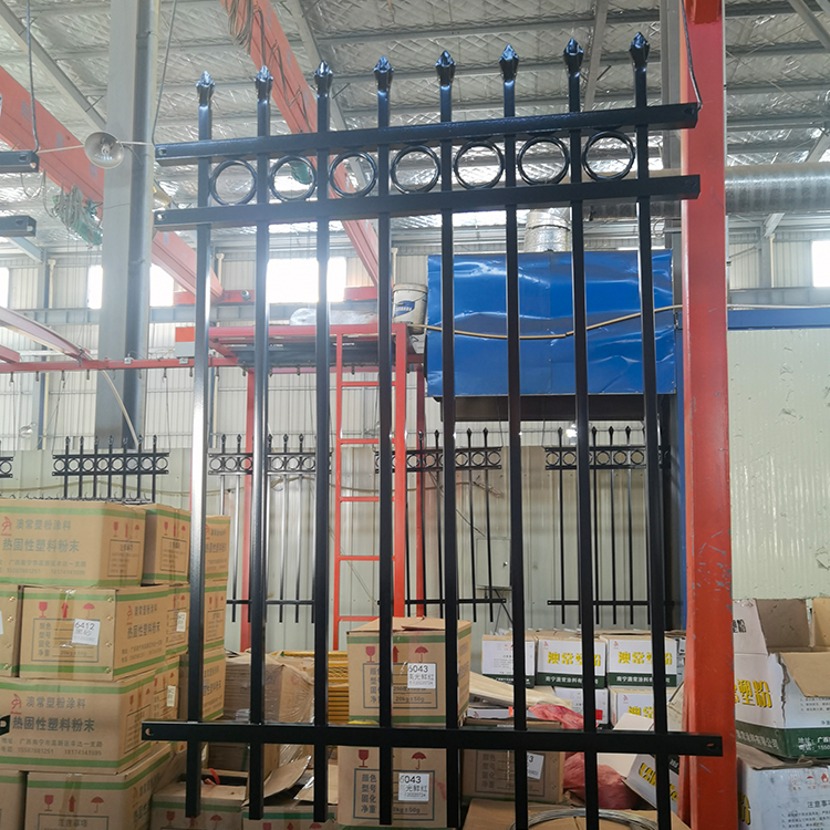 Customized Isolation Fence for Zinc Steel Community: Nanning Factory's Spray Plastic Fence Contract for One meter Park Fence Customization