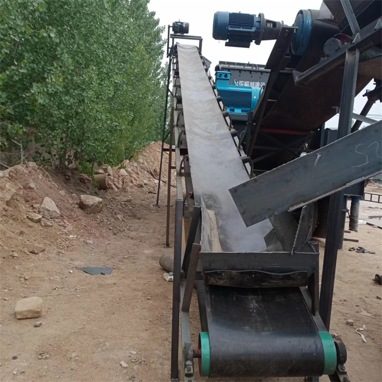 Hydraulic packaging machine, feeding conveyor, Ruibo sand field, heavy-duty loading and transportation material, belt conveyor can be lifted and lowered