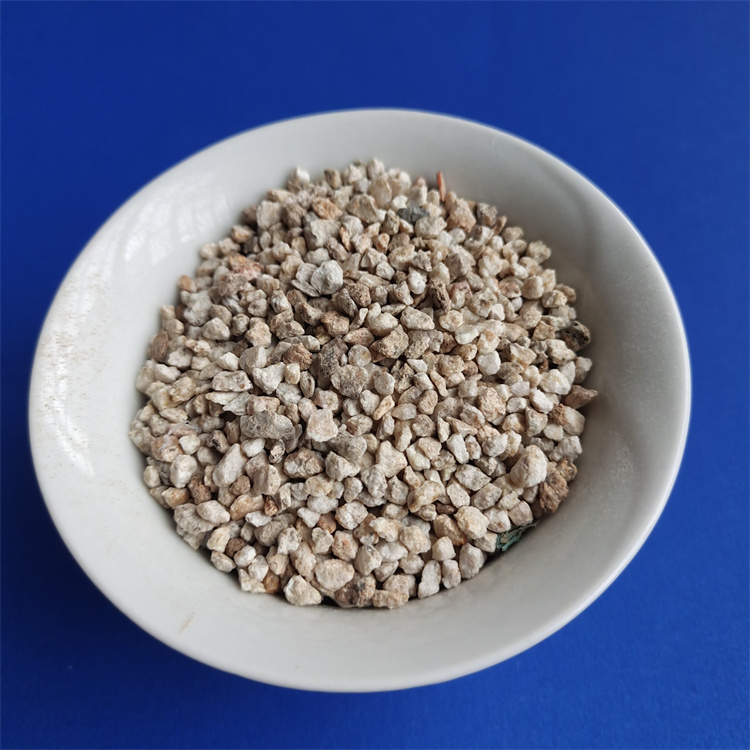 Zeolite powder feed additive for aquaculture fertilizers - Water treatment with white boiling stone powder - Zeolite