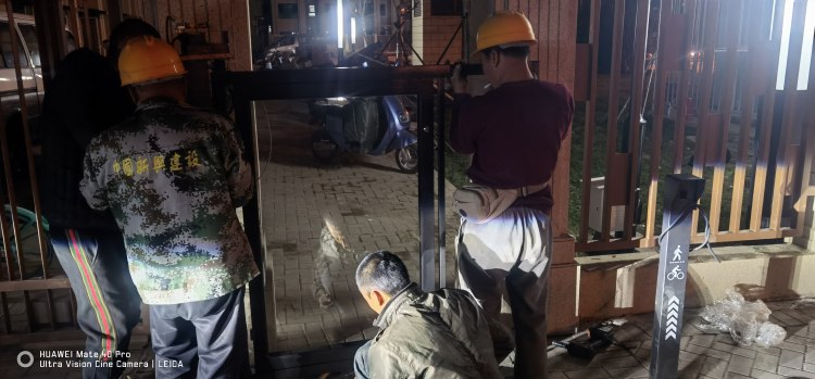 智能电动广告门 办公楼门禁系统 通道刷卡小门 德嵘