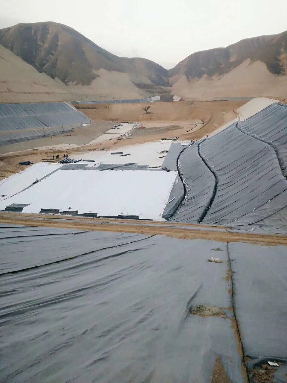 HDPE geomembrane high-density polyethylene membrane aquaculture anti-seepage membrane landfill anti-seepage membrane soaring