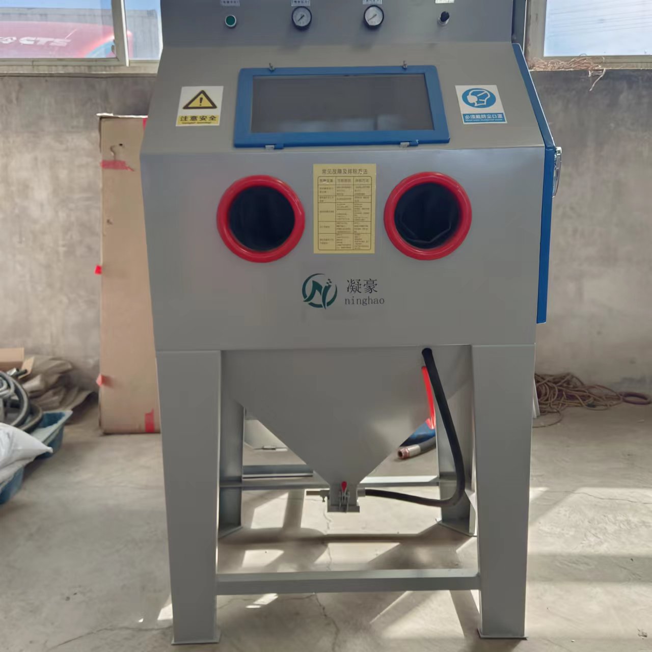 9060 manual box sandblasting machine for metal surface cleaning and renovation of copper products