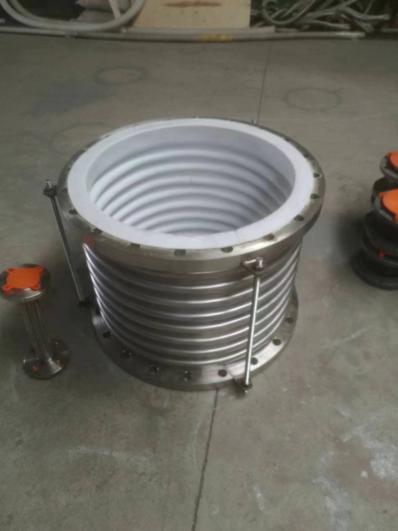 Processing customized high-temperature resistant corrugated sleeve compensator for pipelines, axial displacement welding, flange lining, PTFE corrugated pipe