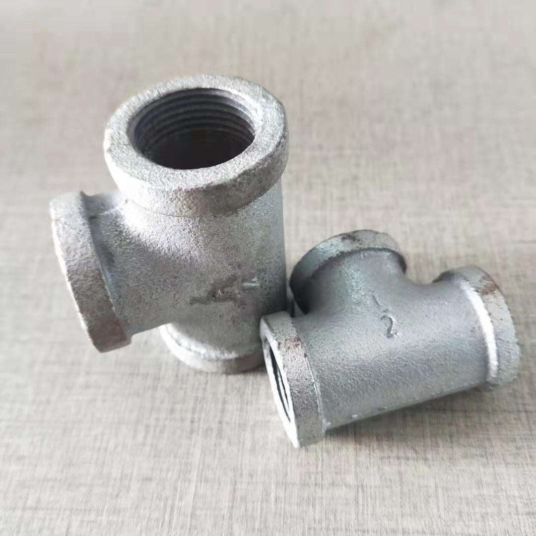 Yunkai galvanized malleable steel three-way cast iron water pipe three-way hot dip galvanized side large spot direct delivery