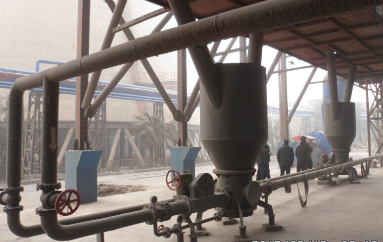 Powder feeder - Pneumatic conveying system under the silo - Manda allows the material to flow