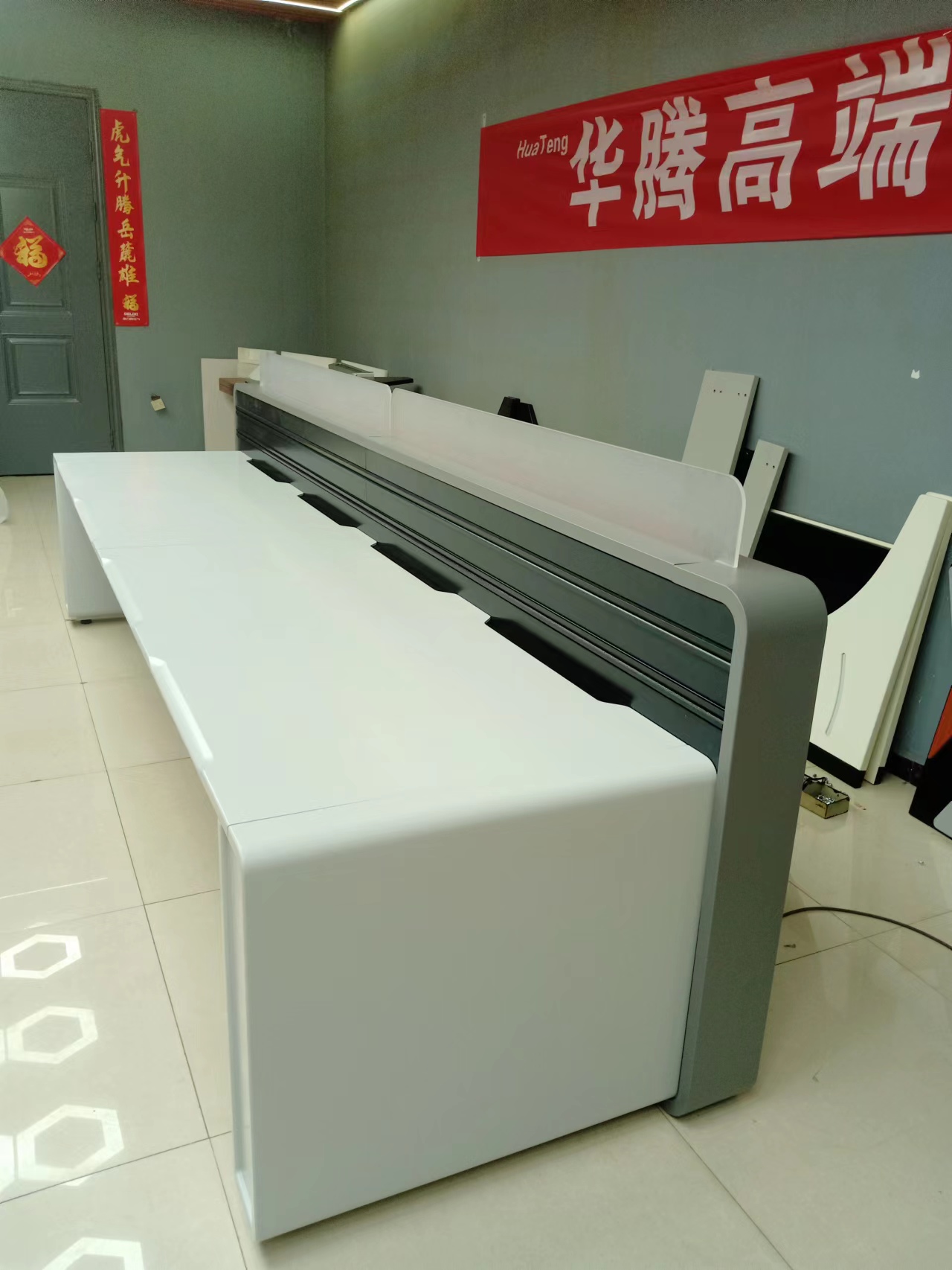 Huateng operating console, four linked environmentally friendly paint surface, high-temperature resistant steel body, all steel and wooden countertop