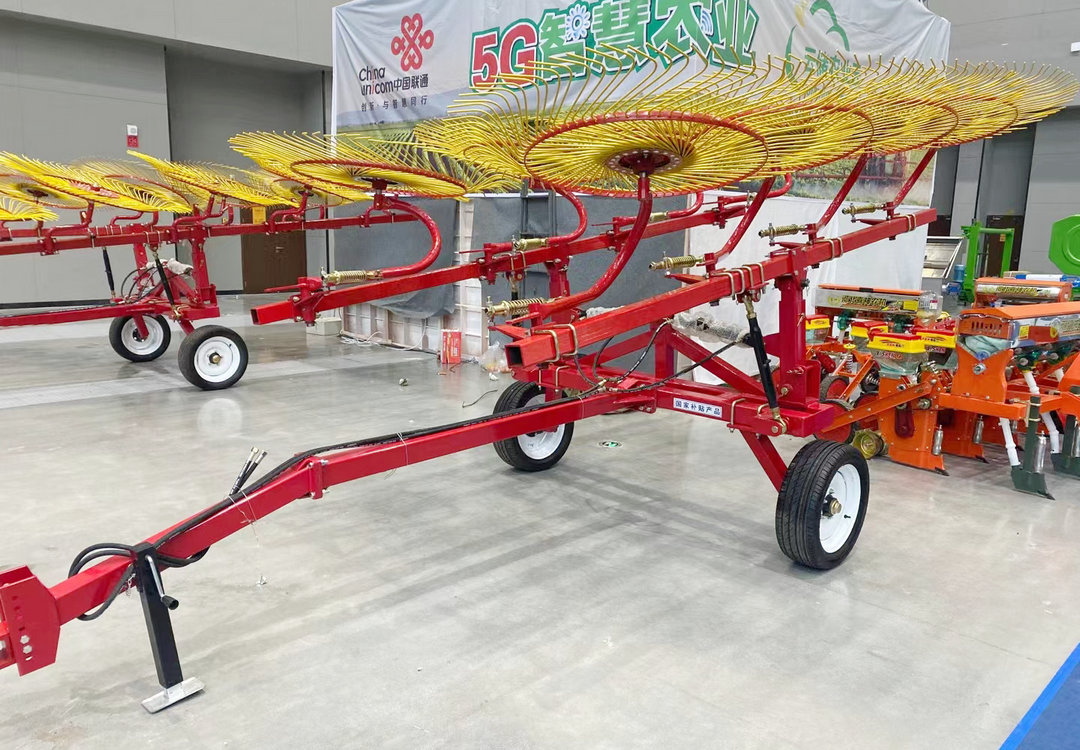 Large wheat and corn straw collection machinery tractor traction hydraulic rake grass picker