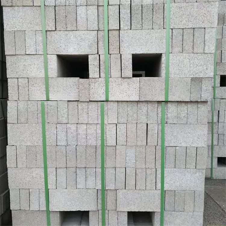 Baoding Shunping Brick Factory provides concrete standard bricks with high corrosion resistance, non deformation strength, and sufficient stock