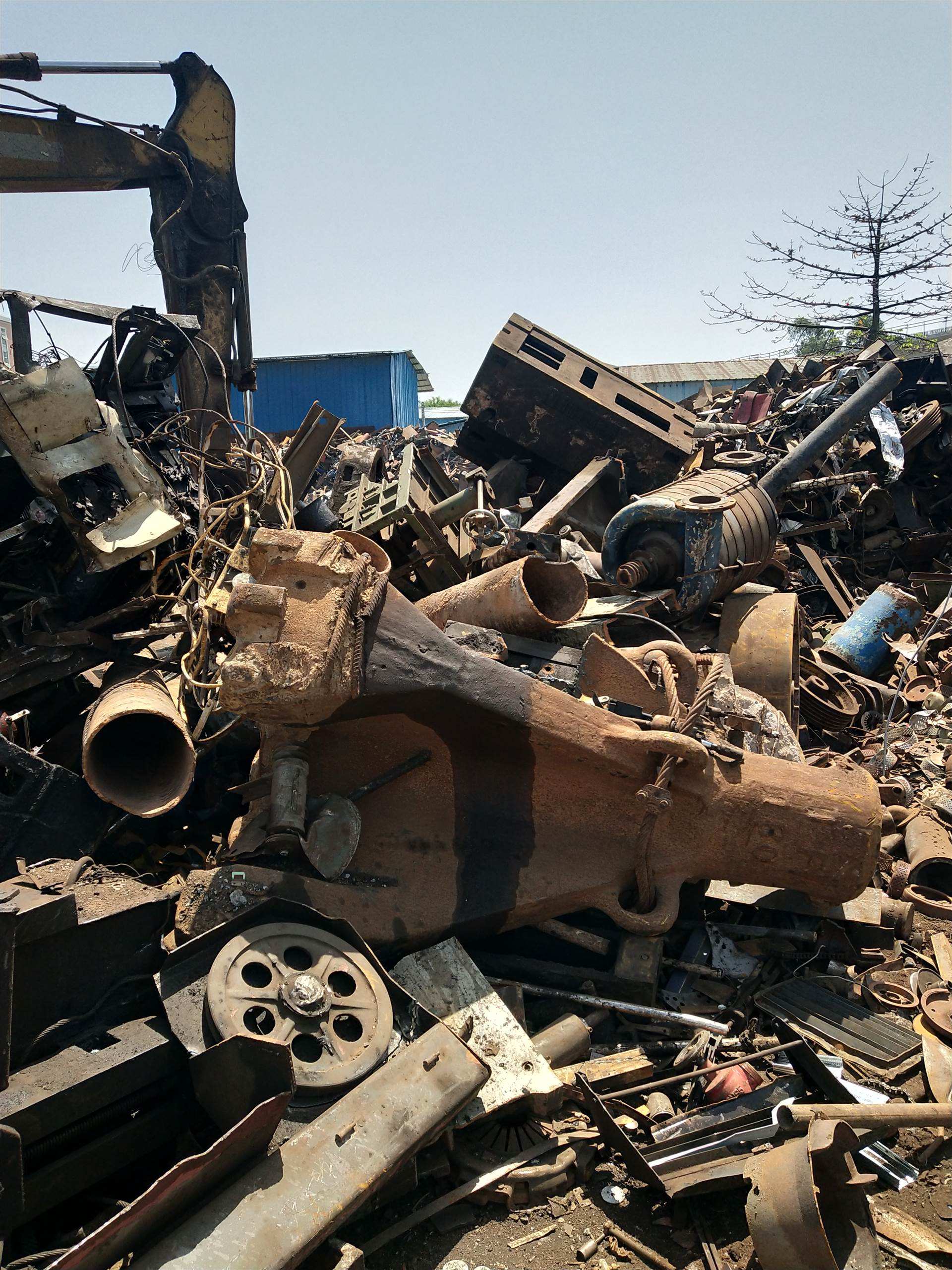 Scrap iron, scrap metal acquisition, scrap iron, scrap product recycling, self brought workers, vehicles, transportation, and cleaning of the site