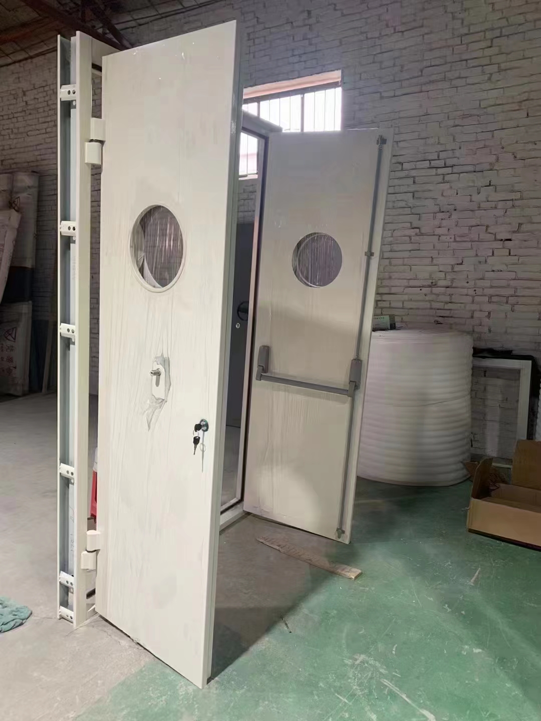 Free installation and measurement of wind pressure resistant doors for supply tunnels in subway high-speed rail sewage treatment plants