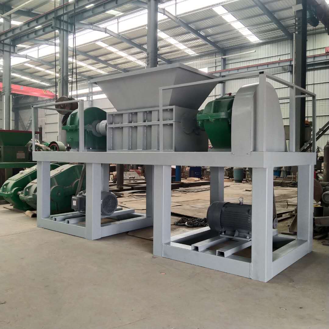 1000 type metal shredder with a capacity of 5 tons. Small plastic crushing equipment