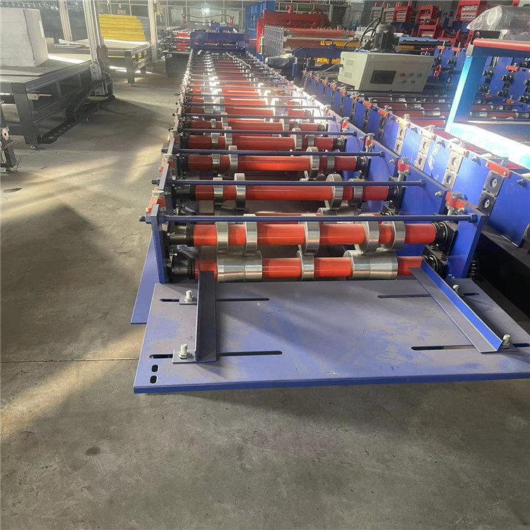 Longxing Production of Hidden Colored Steel Tile Equipment for CNC 820 Angle Press Tile Machine