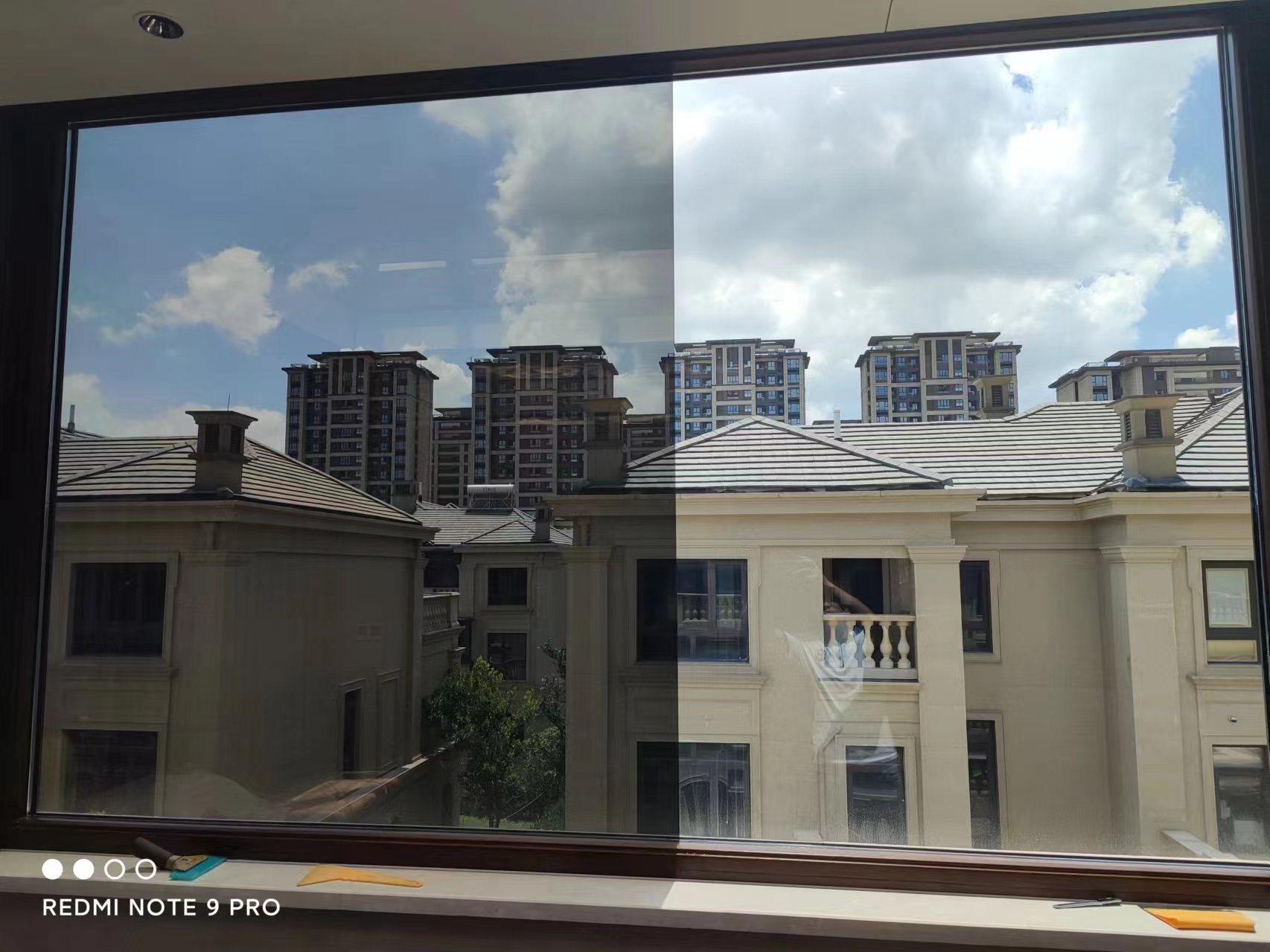 Installation manufacturer of reflective and thermal insulation film for sunlight rooms, roof and roof insulation bubble film, sun shading and sun protection film