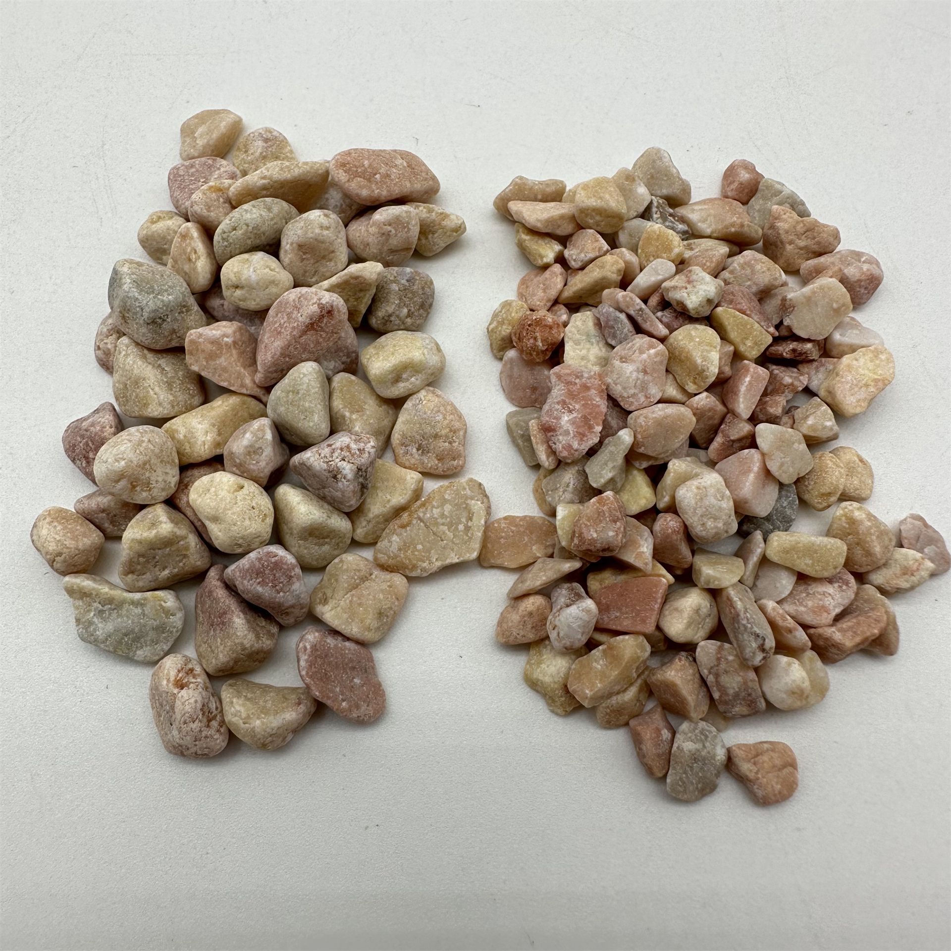 The manufacturer provides gold pebbles, polished pebbles, courtyard landscaping, fish tank bottom sand, potted plant pavement