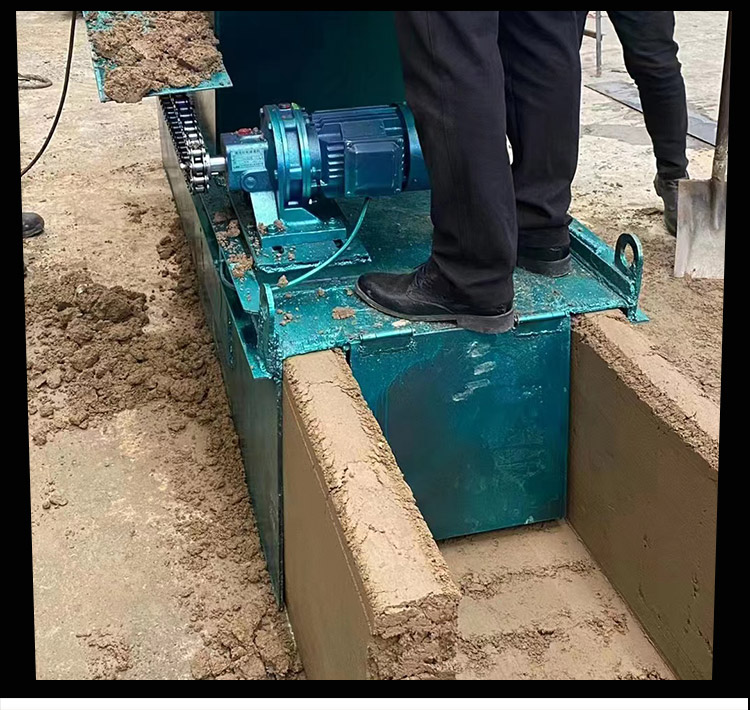 Trapezoidal water channel forming machine, concrete curbstone sliding formwork machine, automatic water channel repair machine