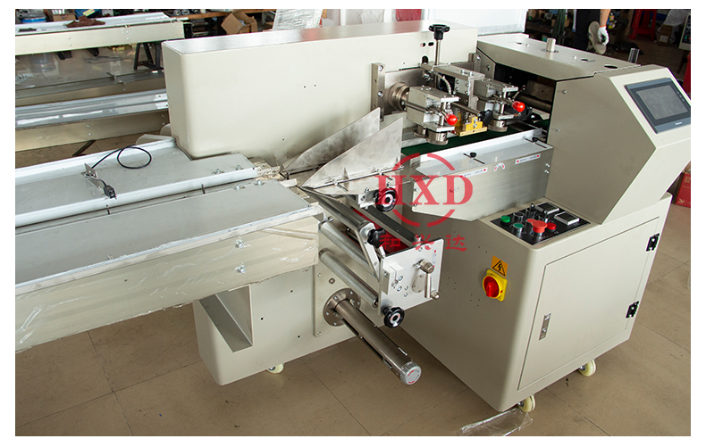 Air defense packaging machine, paper feeding, fully servo packaging machinery, fully automatic food high-speed packaging machine, bag feeding machine