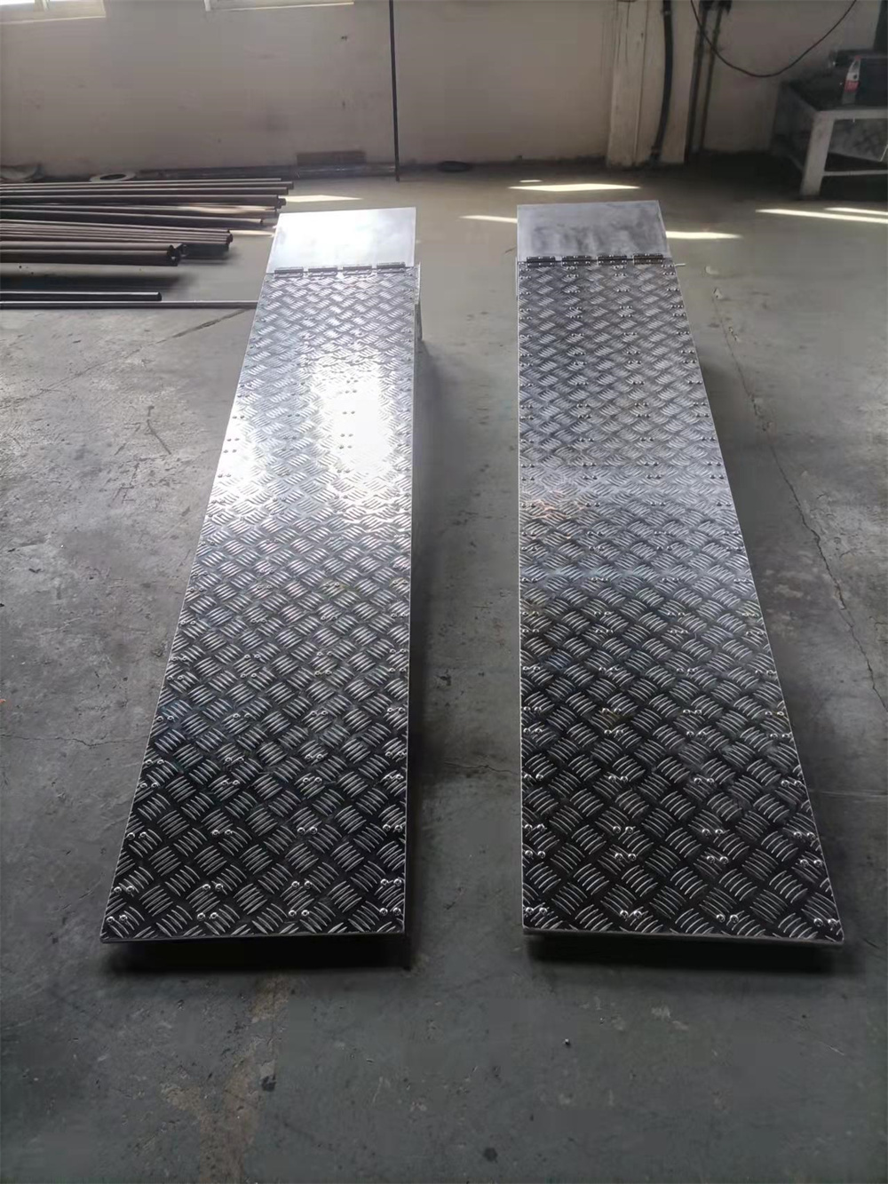 Yunhong is a high-quality supplier of welding, production and processing manufacturers for aluminum alloy extended toe boards and other shaped parts