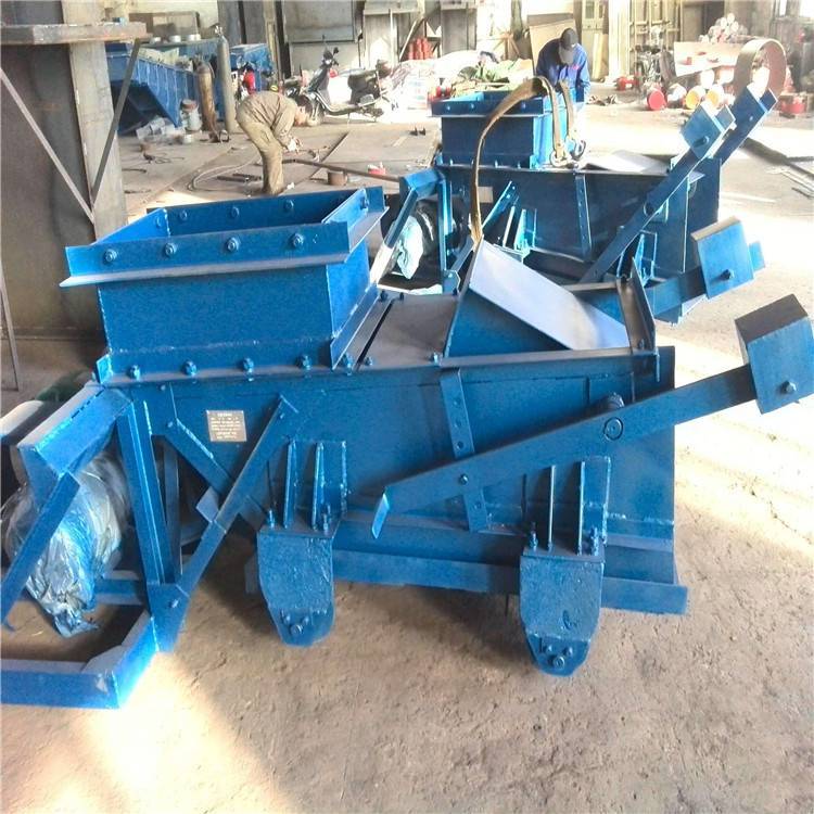 Slot feeder, reciprocating feeder, mining feeding equipment, reciprocating feeding equipment