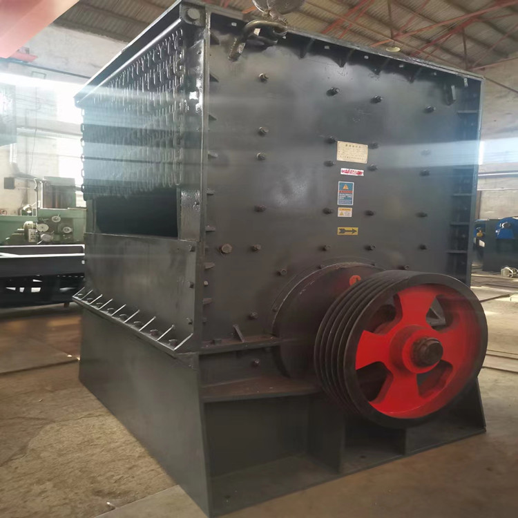 The size of the mechanical discharge for crushing construction waste cement blocks by the impact crusher manufacturer can be adjusted