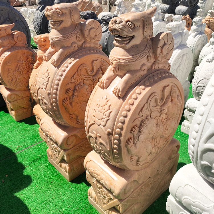 A pair of antique blue stones, stone drums, small elephants, stone gate drums, and stone pillars with stone carvings, holding drums, at the entrance of the villa of the hotel