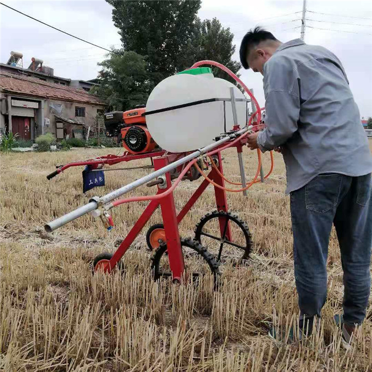 Self propelled four wheel sprayer with a height of 1 meter and adjustable wheel base for corn and wheat spraying