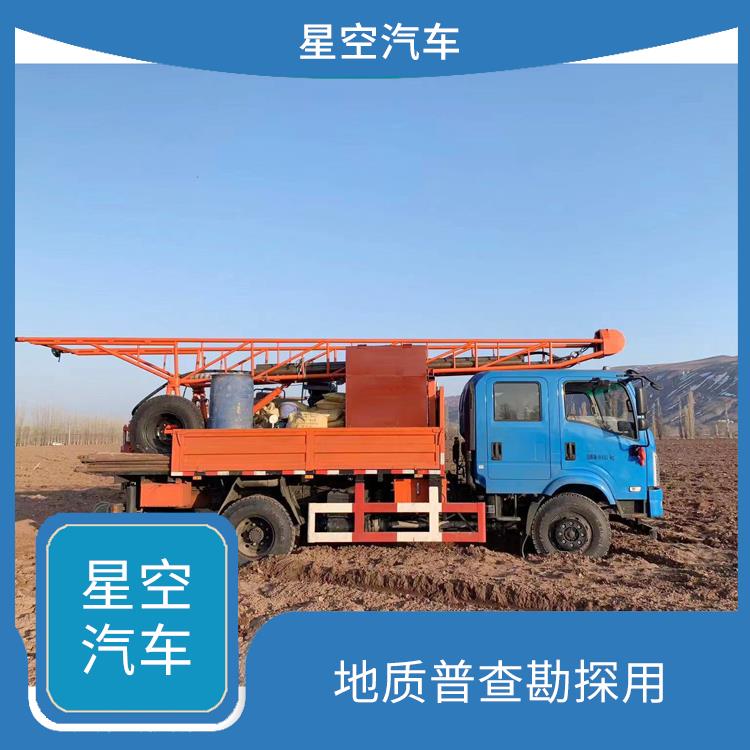 Mobile drilling locomotive mounted drilling rig reduces labor intensity and can be seen and lifted at any time