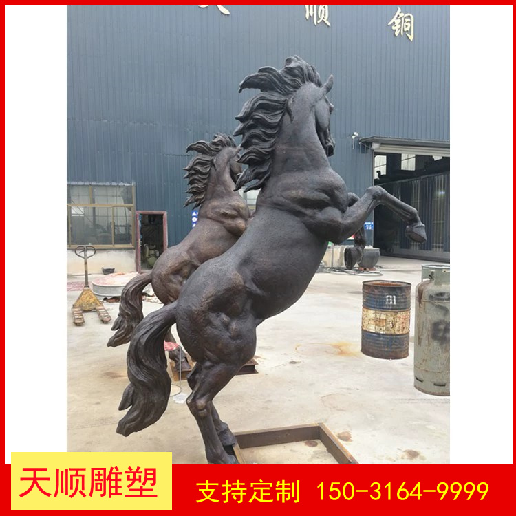 Customized bronze sculpture of bronze galloping horse Large battle horse Brass red copper landscape sculpture Outdoor cast bronze horse sculpture