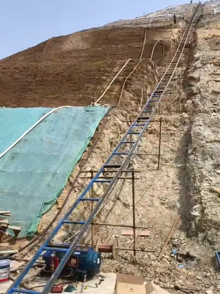 森创斜坡式爬山虎上料机 建筑混凝土砂石提升机械电动斗式升降机