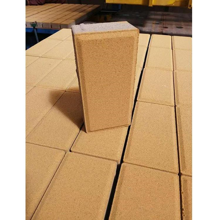 Guangxin sidewalk brick manufacturer provides sidewalk bread bricks that are durable, fast in transportation, high in pressure resistance, and good in wear resistance