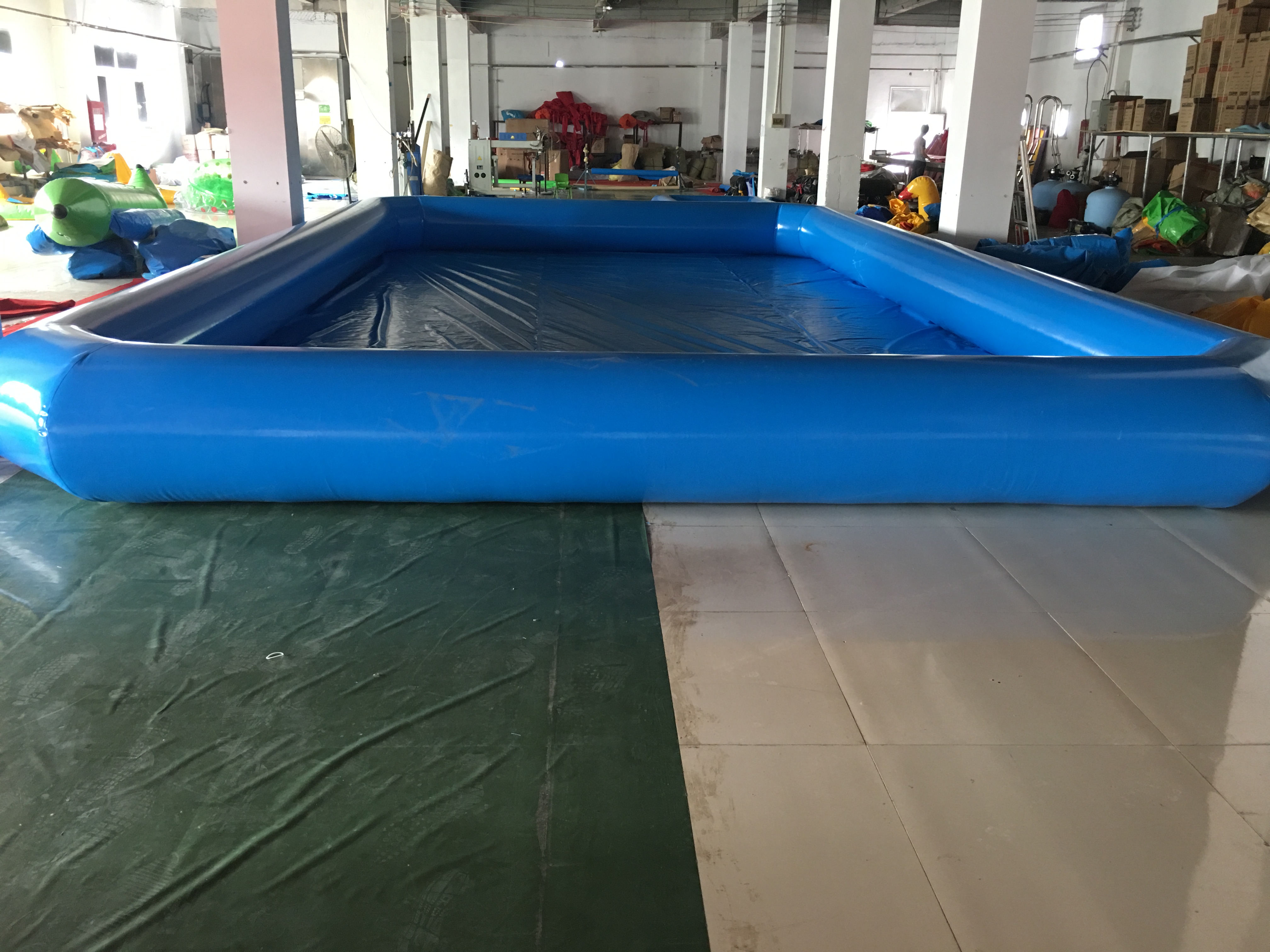 Production and supply of 40 to 150 square meters of PVC mesh fabric, 0.6 meter high inflatable water tank