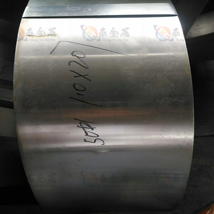 Cold hard clean edge Q195 steel strip, black fading, bright cold rolled strip, 0.20-4.5mm manufacturer's stock pipe material strip