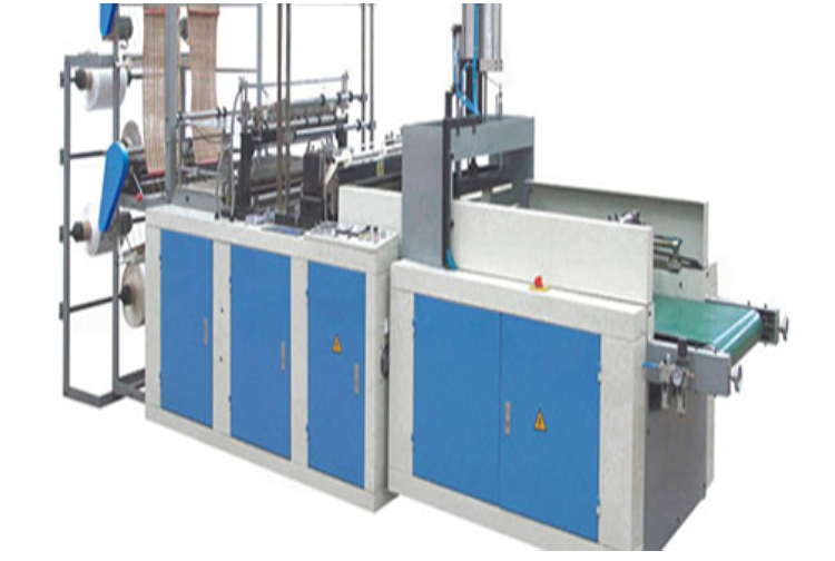 The high-speed computer-controlled sealing and cutting express bag making machine adopts microcomputer control, with high output