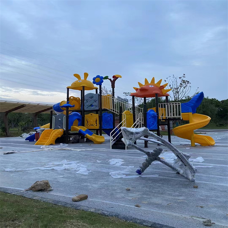 Outdoor non-standard amusement equipment, children's playground, amusement park, stainless steel slide