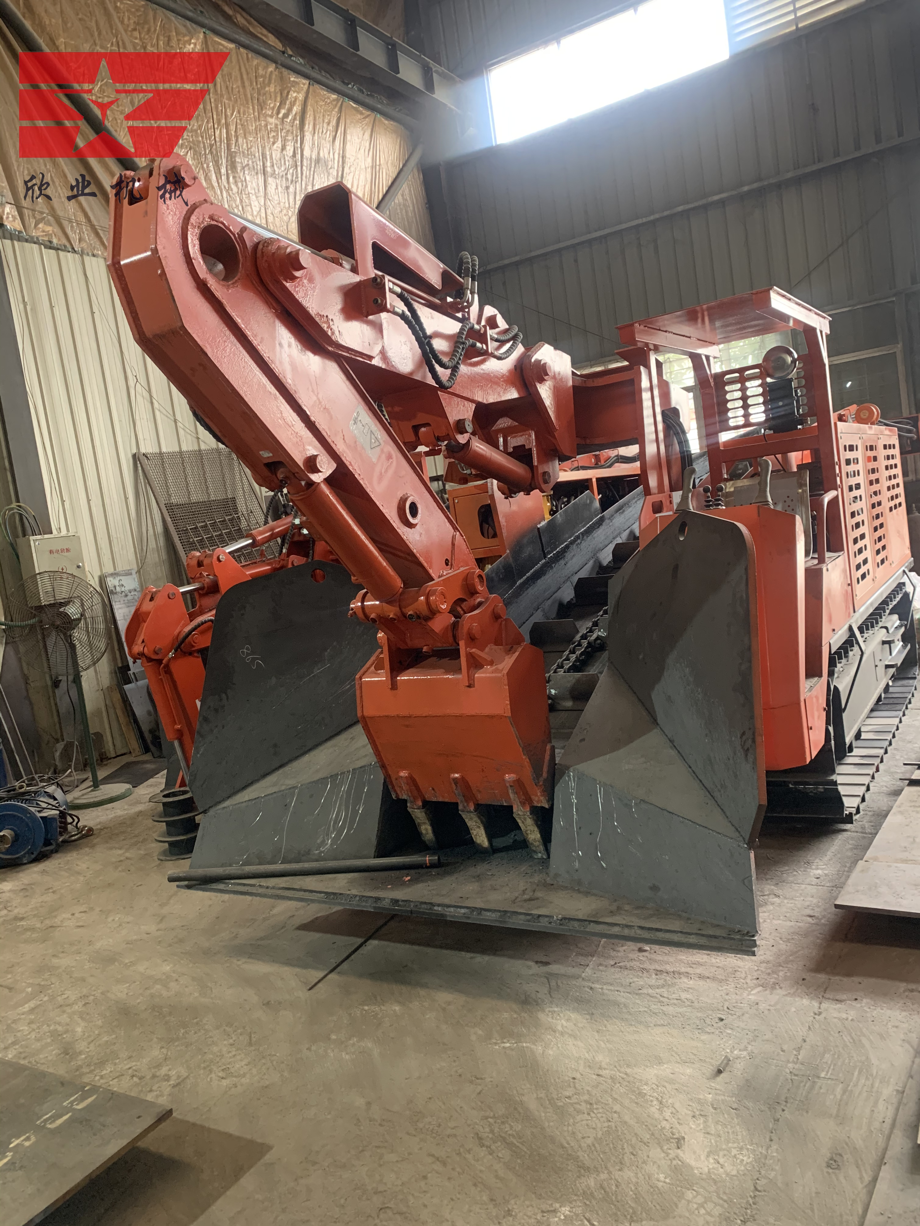 The ZWY-120/55L crawler scraper slag scraper supports the configuration of explosion-proof diesel engine crushing hammer and extended arm