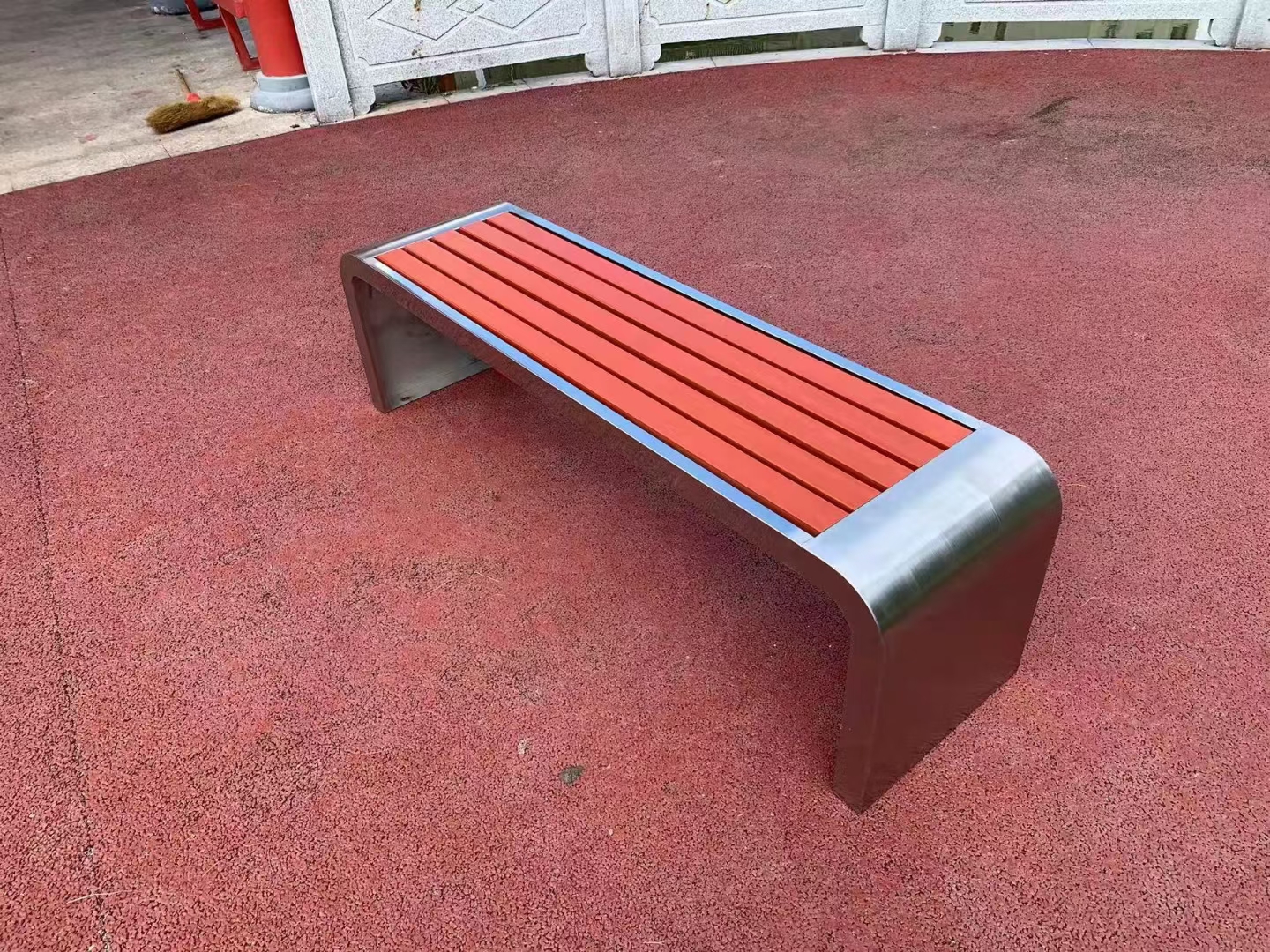 Customized outdoor tables, chairs, benches, plastic wood outdoor leisure seats, anti-corrosion wood, stainless steel tree stool in the park square