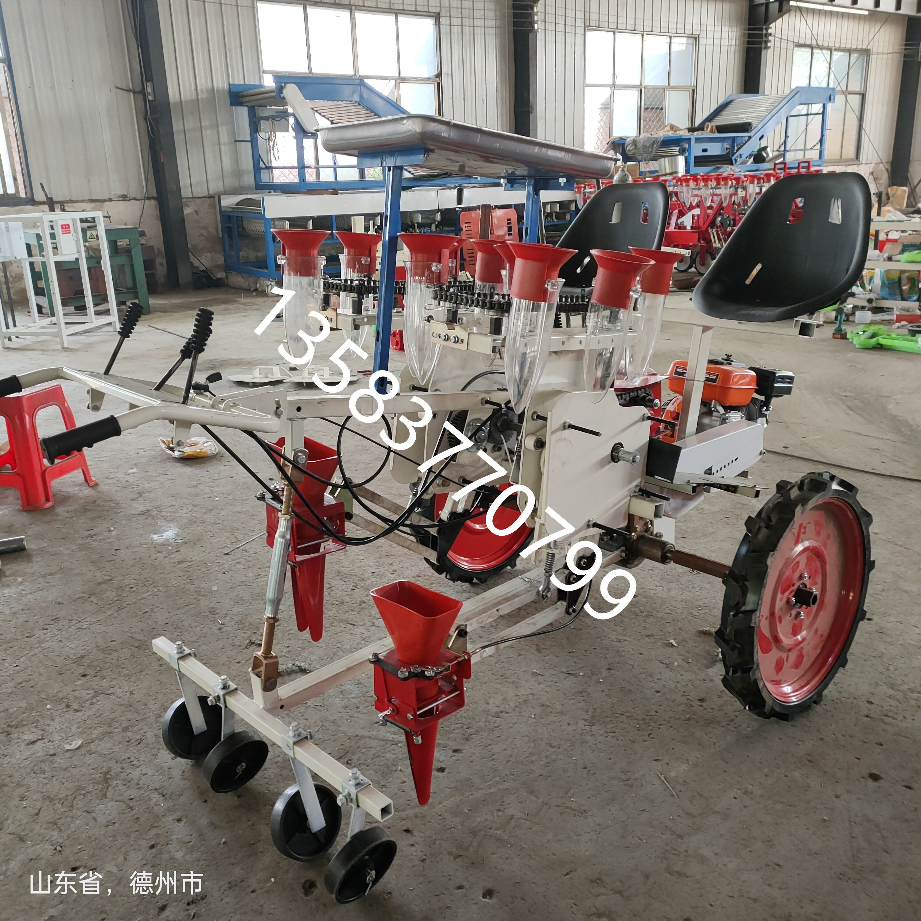 New self-propelled agricultural seedling transplanter, greenhouse seedling planter, tractor equipped transplanter