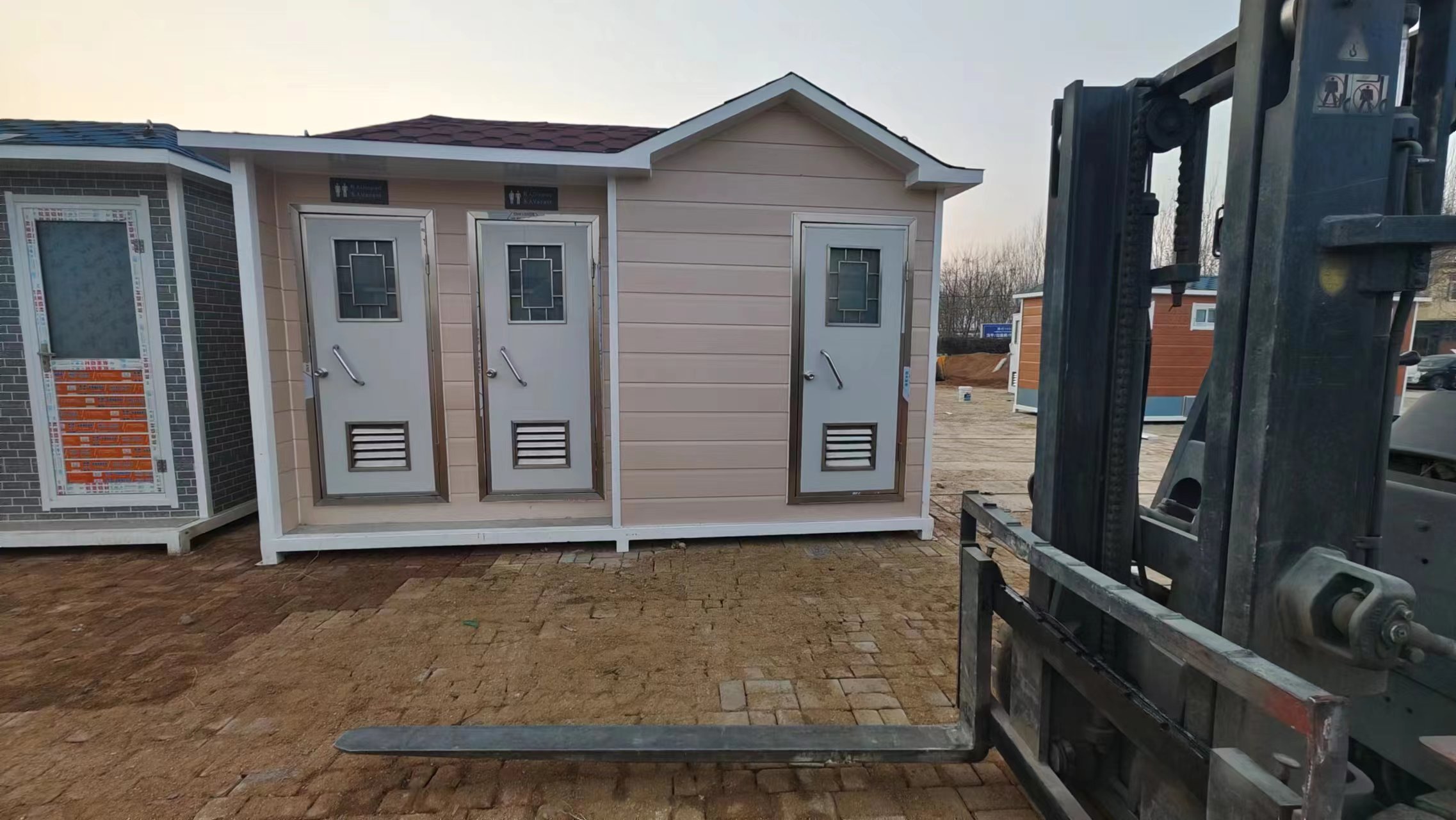 Outdoor municipal renovation Overall environmental protection of urban Public toilet Mobile foaming water-saving toilet Mobile toilet