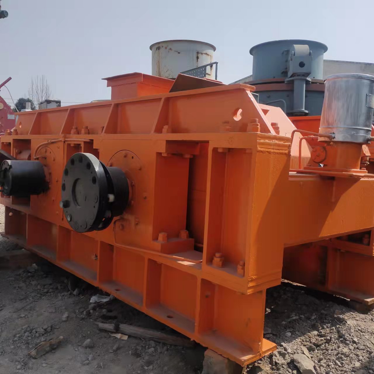 Used 700x1000 hydraulic roller crusher, Guami stone roller grinding sand machine