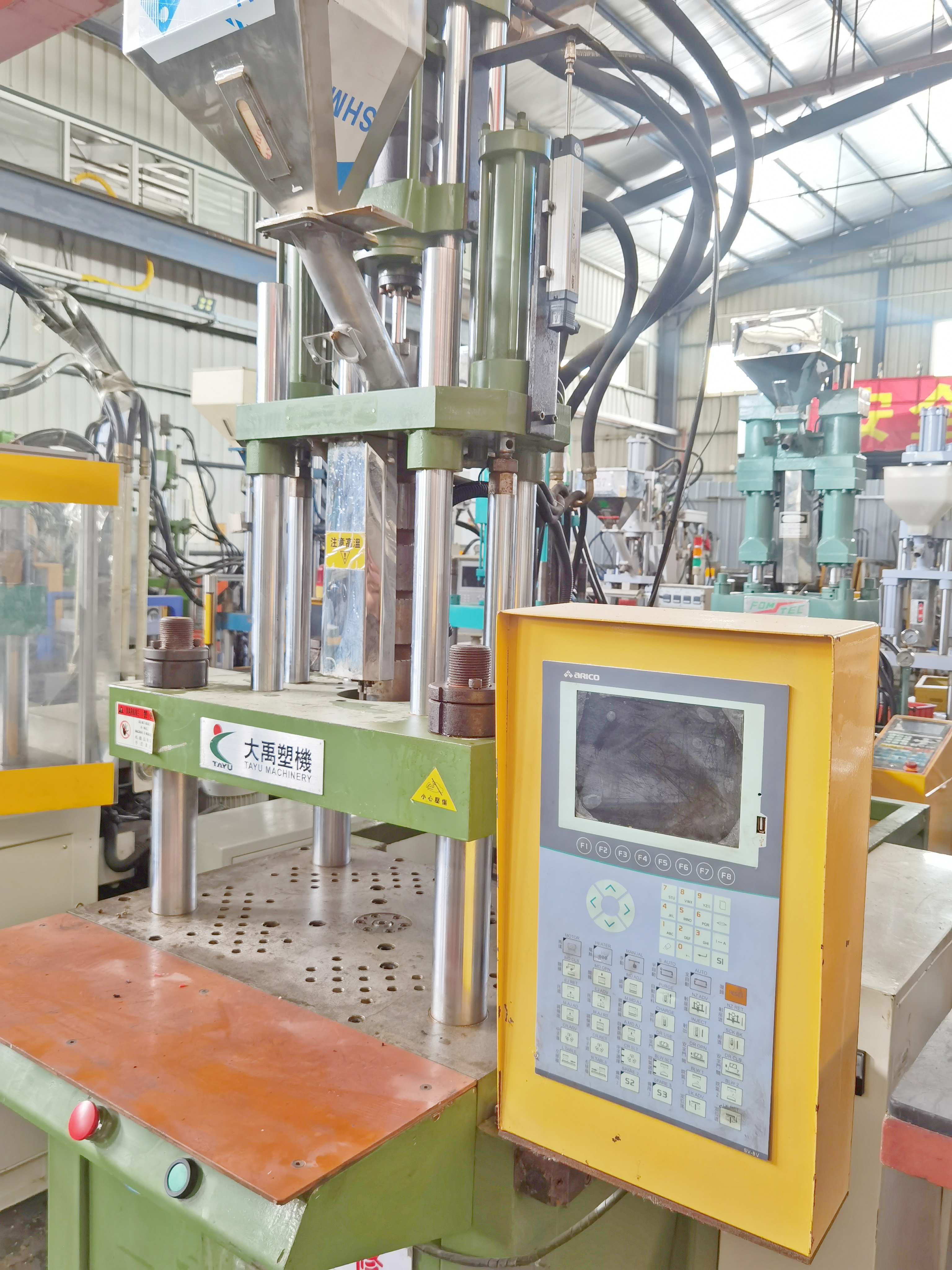 Supply of second-hand high-speed Dayu 55 vertical injection molding machines, specializing in injection molding machines for inserts