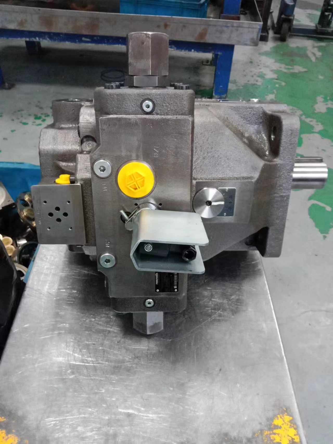 Maintain Bosch Rexroth hydraulic oil pump manufacturer A4VSO 180 for power plant pressurization