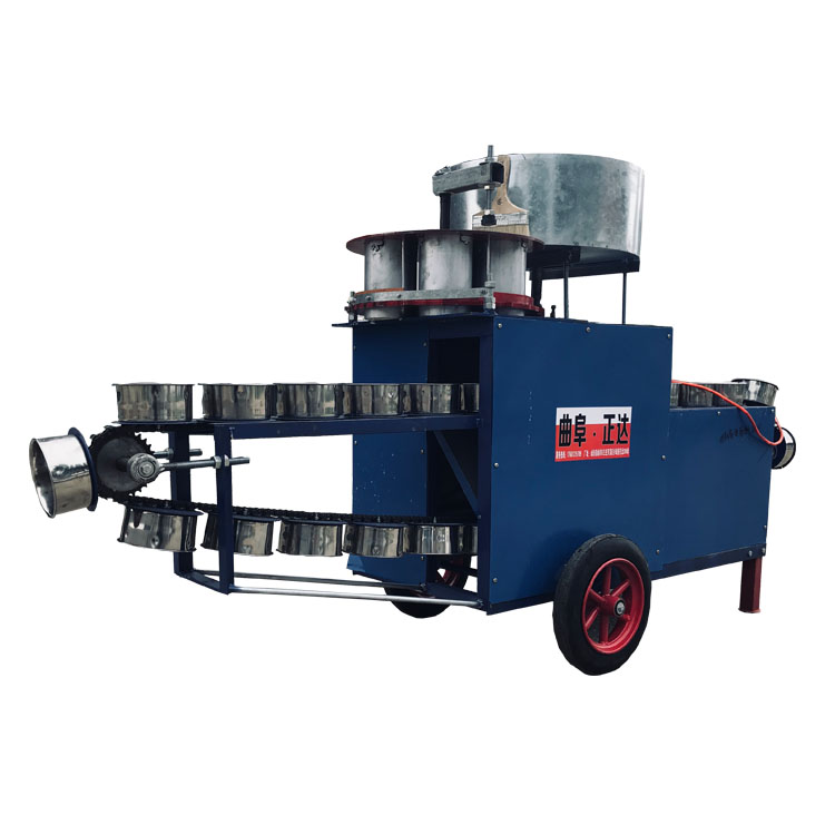 Greenhouse seedling cupping machine Mobile seedling cupping machine Agricultural nutrient soil watering machine Strawberry soil bagging machine