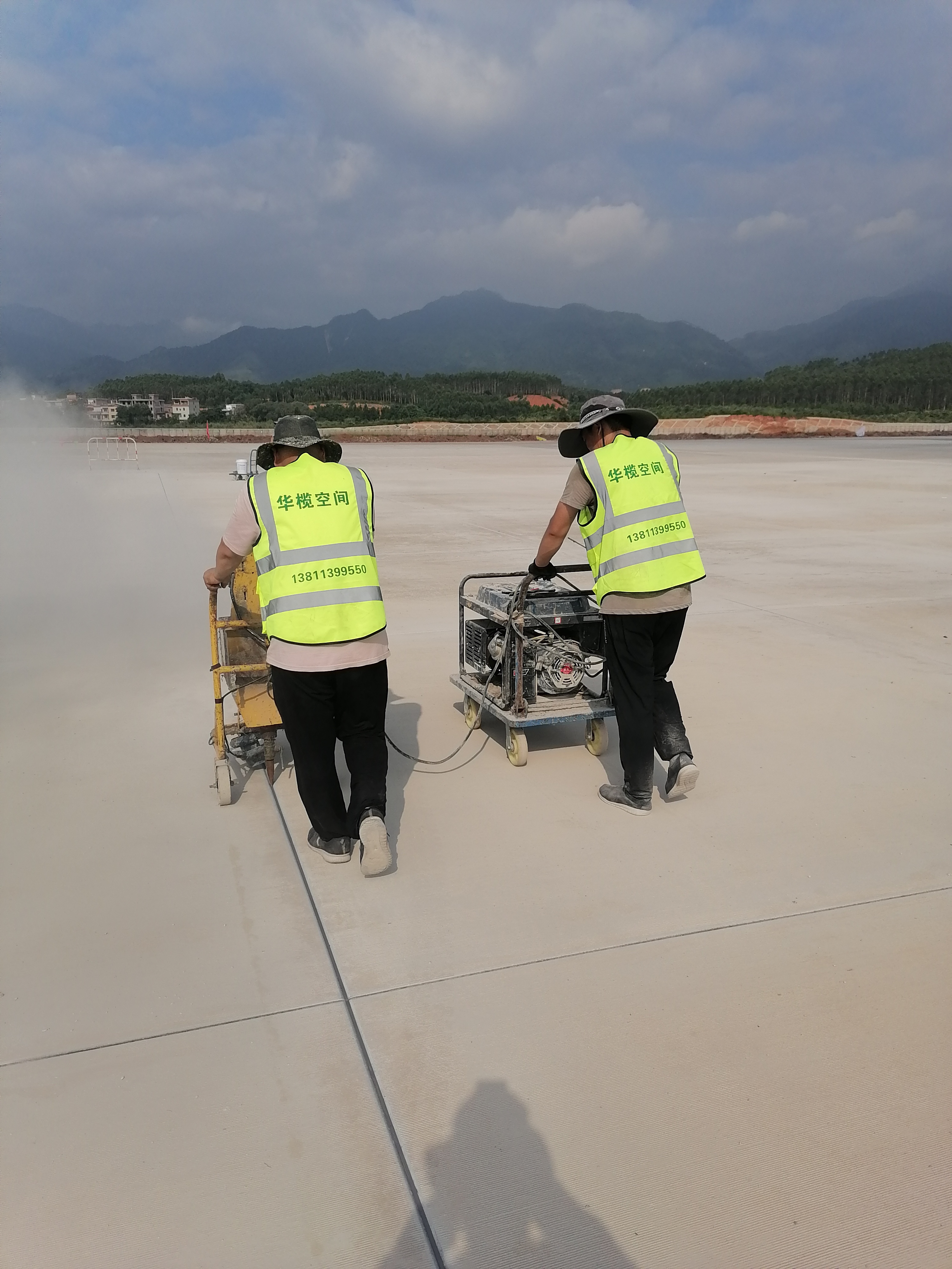 Asphalt concrete pavement cracks, airport runway cutting joints, single component polyurethane silicone cold pouring joint sealant machine