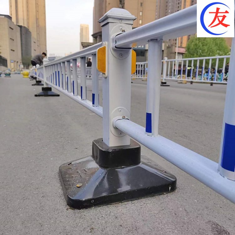 公路护栏 交通防撞栏杆 做机非隔离栏杆厂家 种类齐全