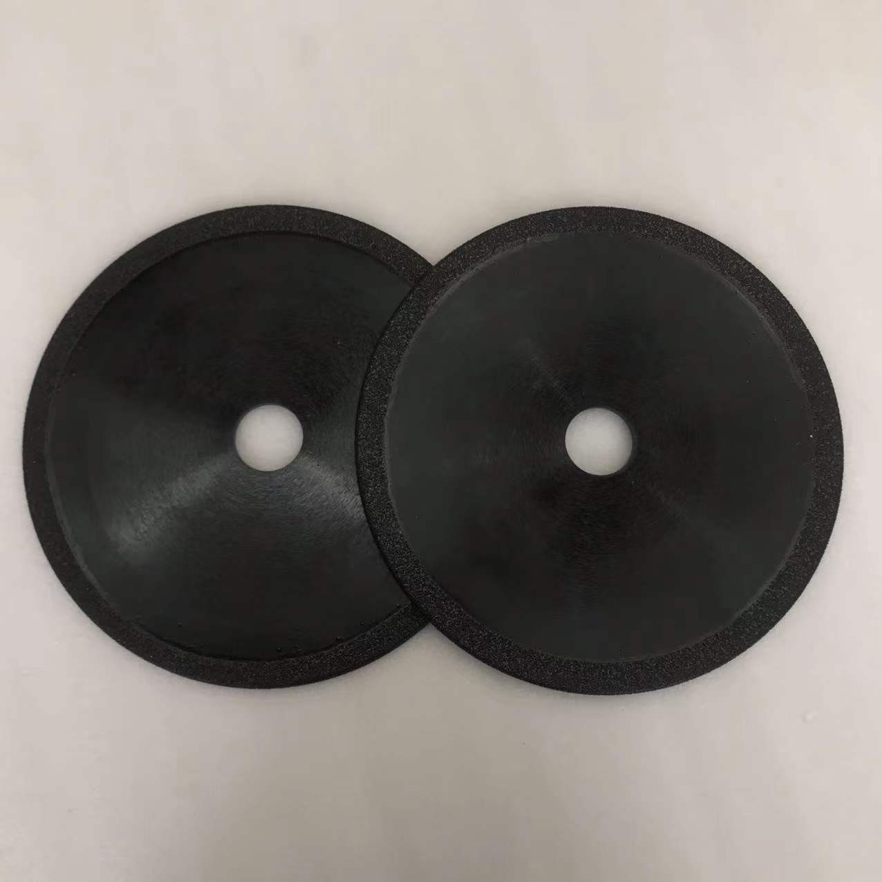 Ordered arrangement of diamond abrasives for special shaped grooves in processing cast iron plastic parts with brazed grinding wheels