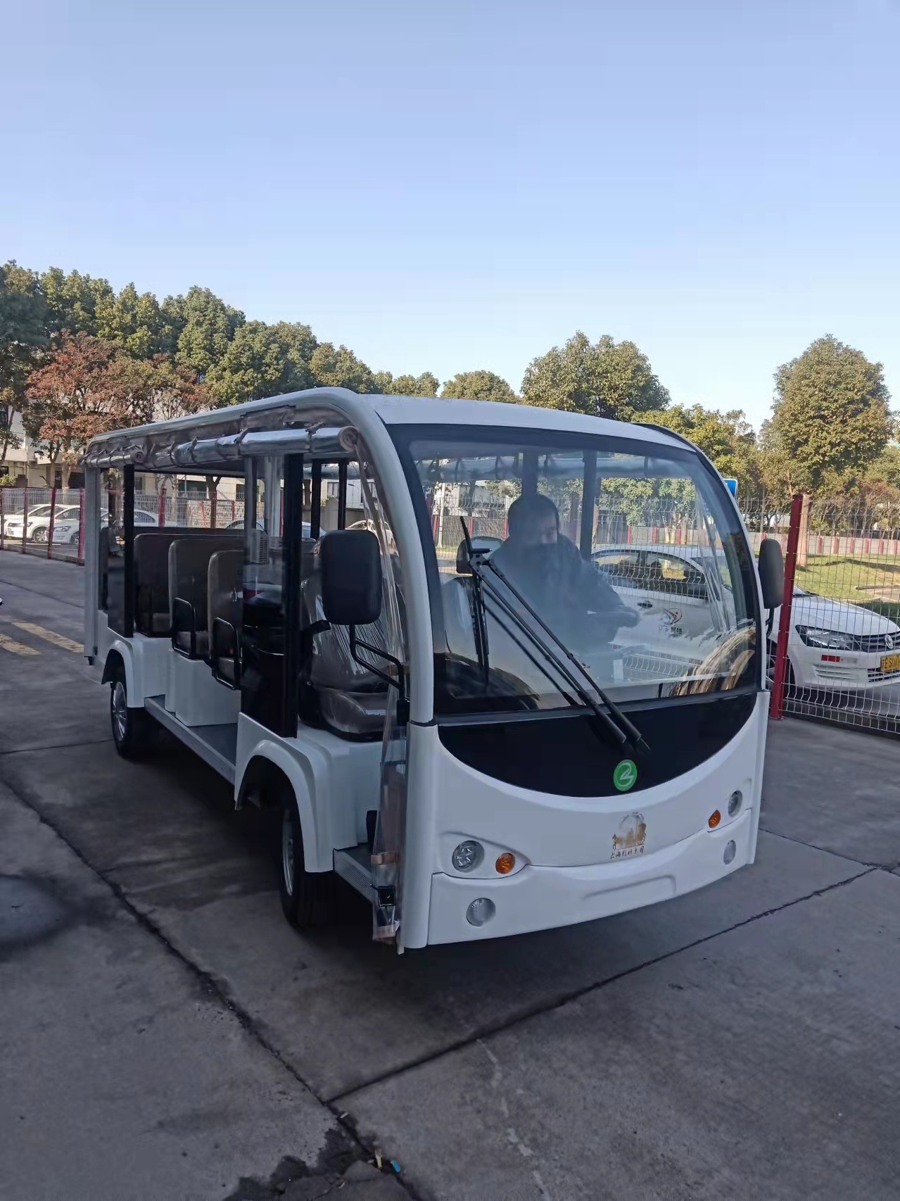 Summer open sightseeing bus without door Eleven semi enclosed Tour bus service