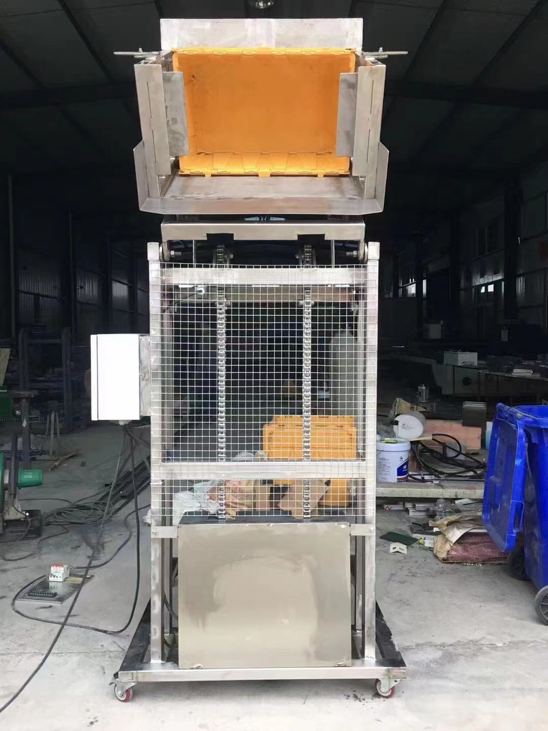 Mining metal and plastic material elevator, garbage bin tipping machine, loading equipment