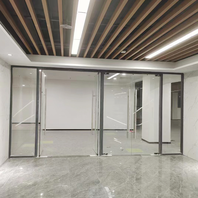 Office panoramic single layer tempered glass partition with hollow built-in soundproof wall, aluminum alloy louver screen